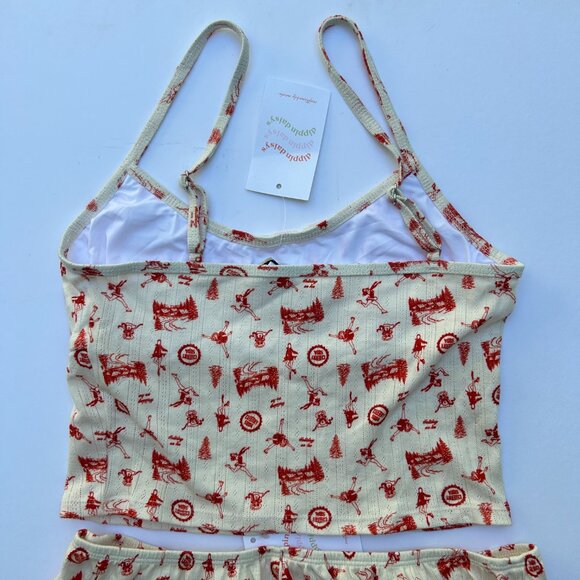 Dippin’ Daisy’s Fireside top & Cozy Cabin shorts - Picture 4 of 9